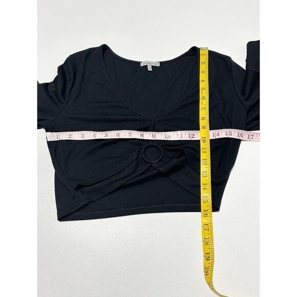 Charlotte Russe Womens Ring Linked Cut Out Long Sleeve Crop Top Black Size Large - Picture 8 of 10
